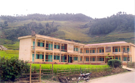 Trường phổ thông cơ sở xã Chế Cu Nha huyện Mù Cang Chải mới được xây dựng, phục vụ nhu cầu học tập của con em đồng bào vùng cao. (Ảnh: Hoài Nam)