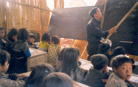 Một lớp học của những em bé người Mông ở bản Tà Chơ, xã Kim Nọi, huyện Mù Cang Chải.  (Ảnh: Nguyễn Thúy Mai)