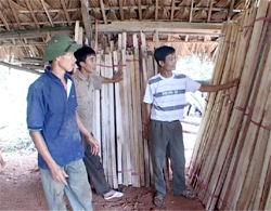 Xưởng sản xuất gỗ của gia đình anh Nguyễn Ngọc Châm.