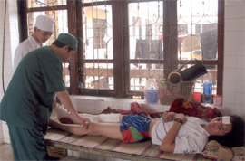 Bệnh nhân TNGT điều trị tại Khoa chấn thương - Bệnh viện Đa khoa Yên Bái.