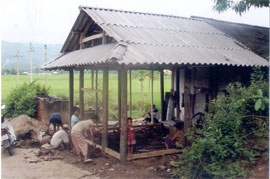 Ngôi nhà của bà Đinh Thị Hòa, bản Pá Khết - phường Trung Tâm - một trong các hộ gia đình khó khăn nhận hỗ trợ của Chương trình 134.

