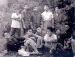 Nguyễn Văn Minh và Vũ Hồng Văn đang làm nhiệm vụ.
Ảnh: hồng vân (chụp năm 1966)
