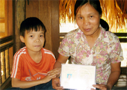 Cô giáo Nông Thị Luyên ở Trường mầm non xã Ngọc Chấn (Yên Bình) 25 năm dạy học chưa được vào biên chế.
