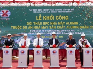 Thủ tướng Nguyễn Tấn Dũng phát lệnh khởi công.