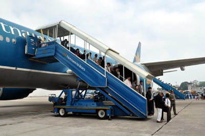 Việc áp dụng giá vé máy bay khuyến mãi của Vietnam Airlines sẽ giúp giá “tua” giảm và thu hút khách du lịch.