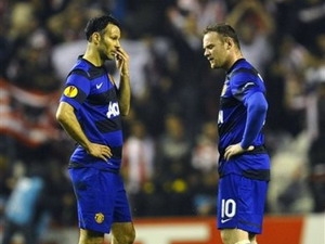 Nỗi buồn của Giggs và Rooney.