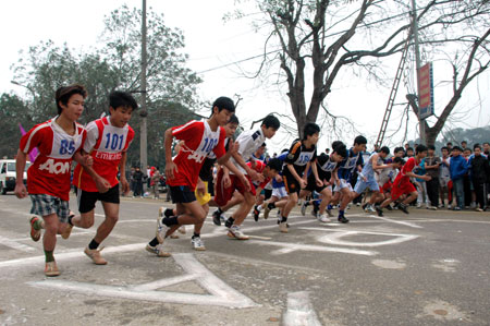 Nội dung nam trẻ Giải Việt dã truyền thống Báo Yên Bái nơi phát hiện những tài năng trẻ. (Ảnh: Đức Toàn)