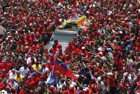 Biển người đến đưa tiễn Nhà lãnh đạo Venezuela - Hugo Chavez.