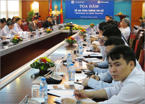 Đại biểu tham dự Tọa đàm.