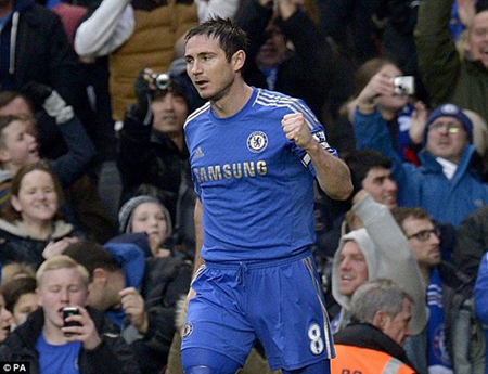 Lampard ăn mừng pha lập công thứ 200 cho Chelsea.