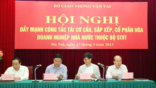 Bộ trưởng Đinh La Thăng, các Thứ trưởng Nguyễn Văn Công, Phạm Quý Tiêu, Nguyễn Hồng Trường chủ trì Hội nghị