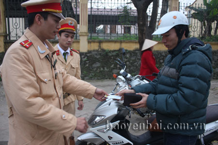 Cảnh sát giao thông Văn Yên tăng cường tuần tra, kiểm soát trên những tuyến đường trọng điểm.