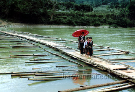 Đường đến trường.
(Ảnh: Phạm Pa Ri)