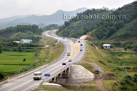 Đường cao tốc Nội Bài - Lào Cai đoạn Yên Bái - Văn Yên.
(Ảnh: Thanh Miền)