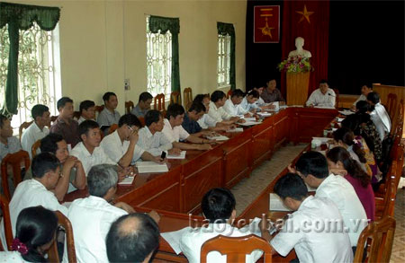 Đảng ủy xã Báo Đáp làm việc với các cán bộ chủ chốt, bí thư các chi bộ, trưởng thôn, các ban, ngành về công tác chuẩn bị cho Đại hội Đảng bộ xã.
