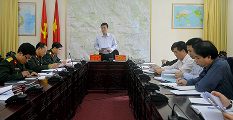 Đồng chí Nguyễn Chiến Thắng - Phó hủ tịch UBND tỉnh phát biểu giao nhiệm vụ cho các cơ quan thành viên Tiểu ban Khánh tiết, thi đua, tuyên truyền diễn tập khu vực phòng thủ tỉnh Yên Bái năm 2017.