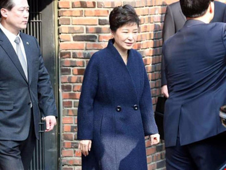Bà Park Geun-hye có mặt tại văn phòng công tố ở Seoul ngày 21/3.