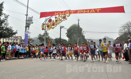 Các vận động viên tham gia Giải Việt dã truyền thống do Báo Yên Bái tổ chức thường niên.
