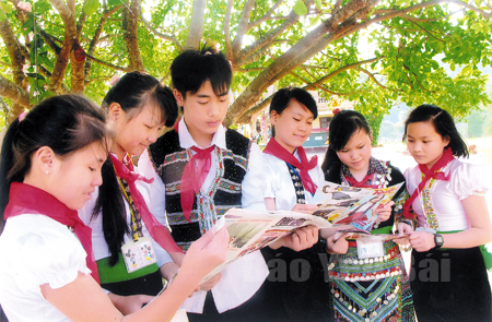 Học sinh Trường Phổ thông dân tộc nội trú THCS Văn Chấn thi đua học và làm theo Bác. (Ảnh minh họa - Thu Trang)