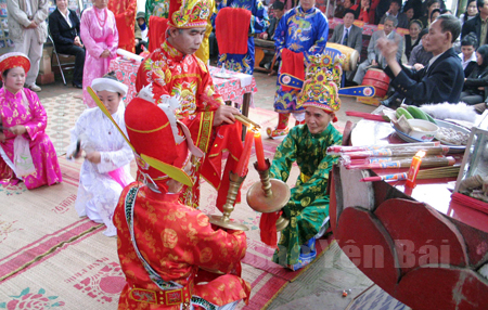 Thực hành nghi lễ tại lễ hội đền Tuần Quán.