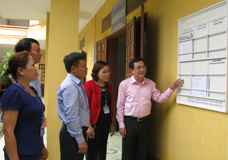 Đoàn công tác của tỉnh kiểm tra công tác cải cách hành chính tại thị trấn Mậu A, huyện Văn Yên.