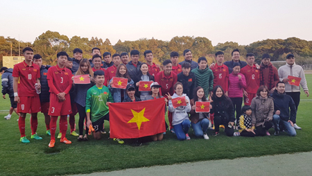 U16 Việt Nam chia vui với các cổ động viên Việt Nam tại Nhật Bản