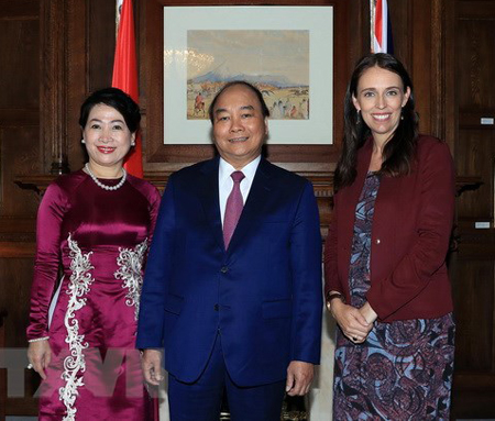 Thủ tướng New Zealand Jacinda Ardern đón Thủ tướng Nguyễn Xuân Phúc và Phu nhân.