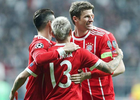 Bayern Munich vào tứ kết với tổng tỷ số 8-1.