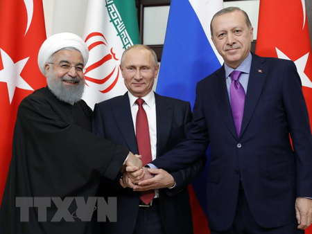 Tổng thống Iran Hassan Rouhani, Tổng thống Nga Vladimir Putin và Tổng thống Thổ Nhĩ Kỳ Tayyip Erdogan tại hội nghị thượng đỉnh ba bên về vấn đề Syria ở Sochi, Nga ngày 22/11/2017.