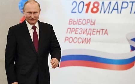 Tổng thống Nga Putin tại một điểm bỏ phiếu ở Moscow.