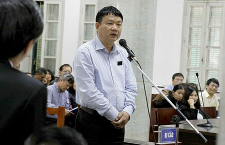 Ông Đinh La Thăng trả lời thẩm vấn của luật sư.