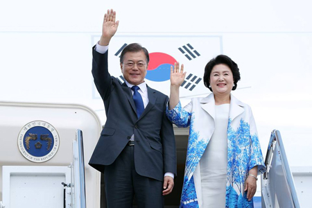 Tổng thống Đại Hàn Dân Quốc Moon Jae-In và Phu nhân, Bà Kim Jung-sook.