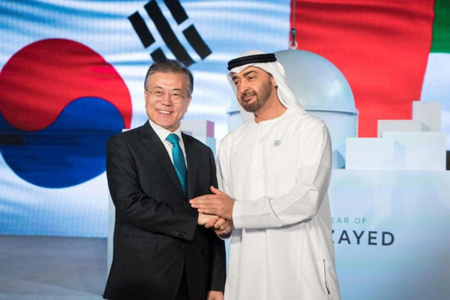 Tổng thống Hàn Quốc Moon Jae-in và Hoàng Thái tử Abu Dhabi, Mohammed bin Zayed.