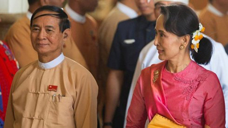 Tân Tổng thống Myanmar Win Myint (trái) và nhà lãnh đạo Aung San Suu Kyi.