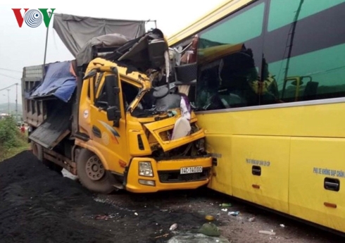 Vụ tai nạn xảy ra tại km 247+430 tuyến QL 18, đoạn qua địa phận xã Quảng Long, huyện Hải Hà, Quảng Ninh.