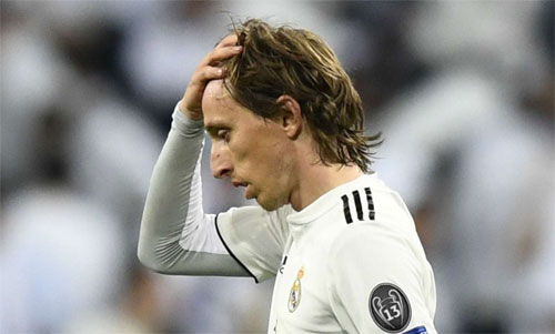 Modric và đồng đội phải chia tay giải sau trận thua bẽ bàng.