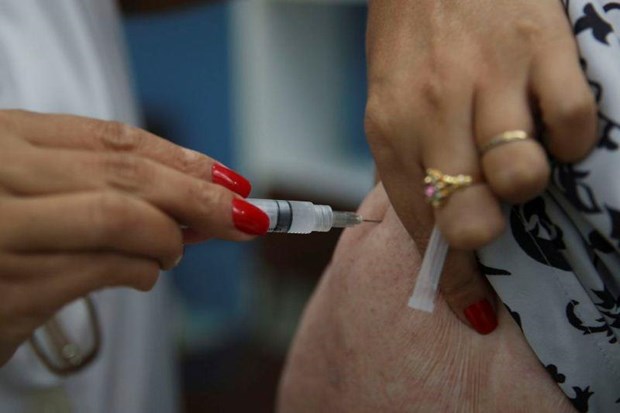Tiêm phòng vắcxin cúm A tại Brazil.