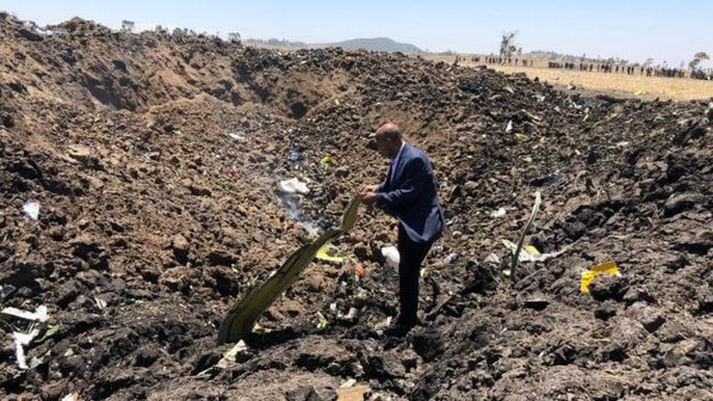 CEO Ethiopian Airlines Tewolde Gebremariam tại hiwwnj trường vụ rơi máy bay.