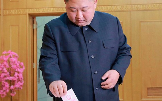 Ông Kim Jong-un đi bỏ phiếu.