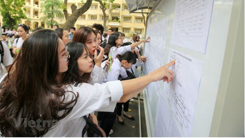 Thí sinh xem thông tin dự thi trong kỳ thi trung học phổ thông quốc gia.