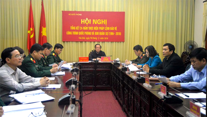 Đồng chí Tạ Văn Long - Phó Chủ tịch Thường trực UBND tỉnh, cùng các đại biểu dự Hội nghị tại điểm cầu Yên Bái.