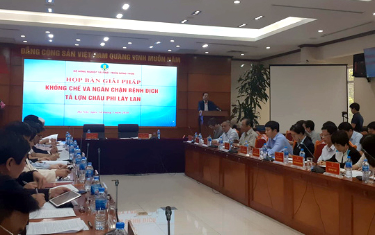 Bộ trưởng NN-PTNT Nguyễn Xuân Cường đã phải tiếp tục triệu tập cuộc họp khẩn với lãnh đạo 17 tỉnh để bàn giải pháp khống chế và ngăn chặn dịch tả heo châu Phi