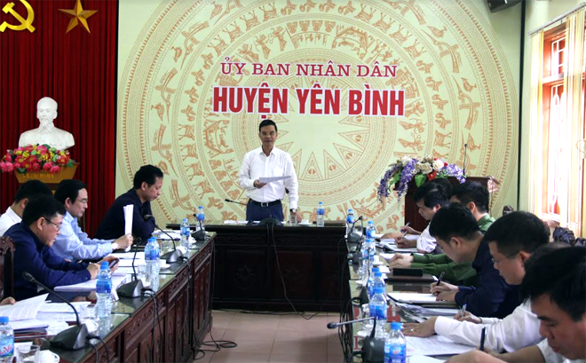Đồng chí Dương Văn Tiến - Phó Chủ tịch UBND tỉnh kiểm tra tại huyện Yên Bình