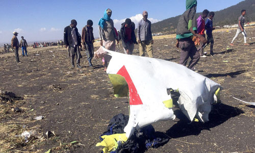 Mảnh vỡ chiếc máy bay Boeing 737 gặp nạn.