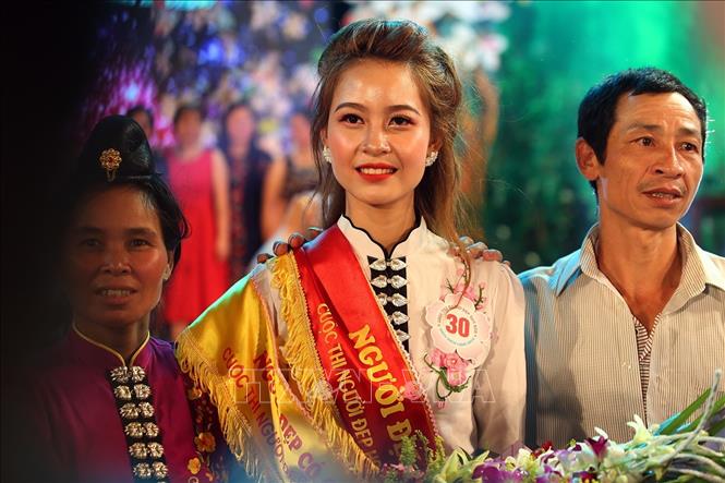 Thí sinh Lò Thị Vui đạt danh hiệu Người đẹp Hoa ban năm 2019.