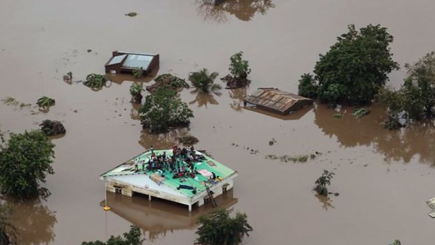 Bão Idai nhấn chìm nhiều ngôi nhà ở Mozambique.