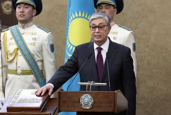 Ông Kassym - Jomart Tokayev tuyên thệ nhậm chức.