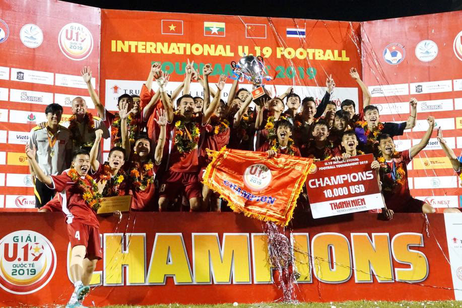 Bóng đá Việt Nam thêm một lần nữa vượt qua người Thái