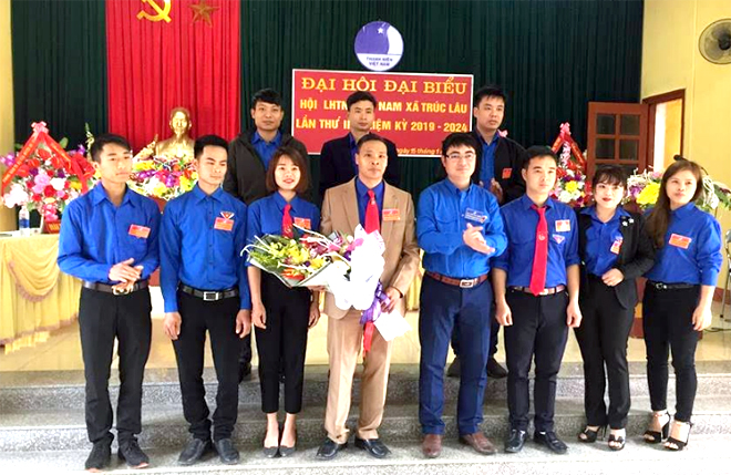 Lãnh đạo Hội LHTN Việt Nam tỉnh chúc mừng Ủy ban Hội LHTN Việt Nam xã Trúc Lâu khóa 3, nhiệm kỳ 2019 - 2024.