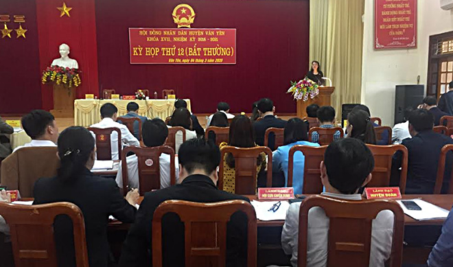 Quang cảnh Kỳ họp HĐND huyện Văn Yên khóa XVII, nhiệm kỳ 2016-2021 tổ chức kỳ họp thứ 12 (bất thường)